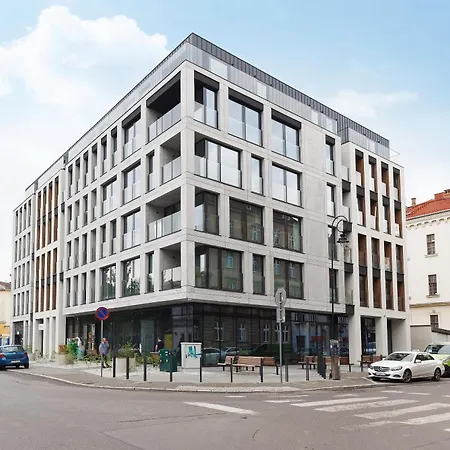 Moonstone - Studio With Balcony & Ac - City Center-3