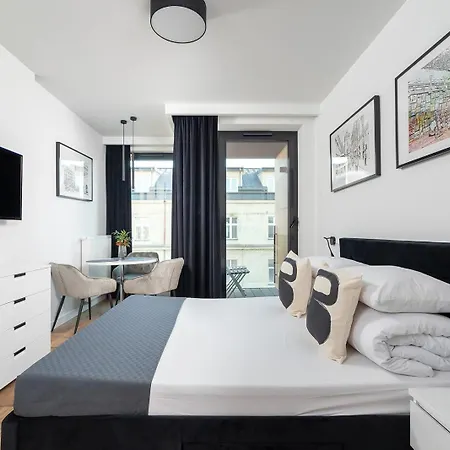 Moonstone - Studio With Balcony & Ac - City Center-2
